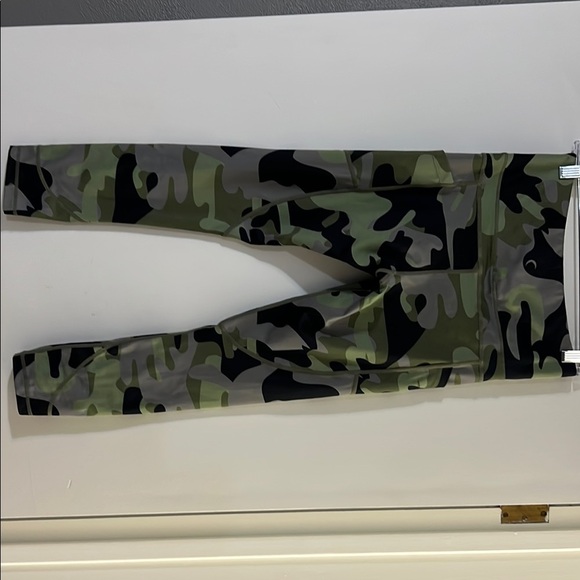 ZYIA Camouflage Leggings - Picture 6 of 8